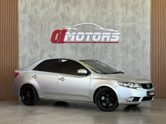 KIA CERATO 1.6 E.221 SEDAN 16V GASOLINA 4P AUTOMÁTICO KIA CERATO 1.6 E.221 SEDAN 16V GASOLINA 4P AUTOMÁTICO
